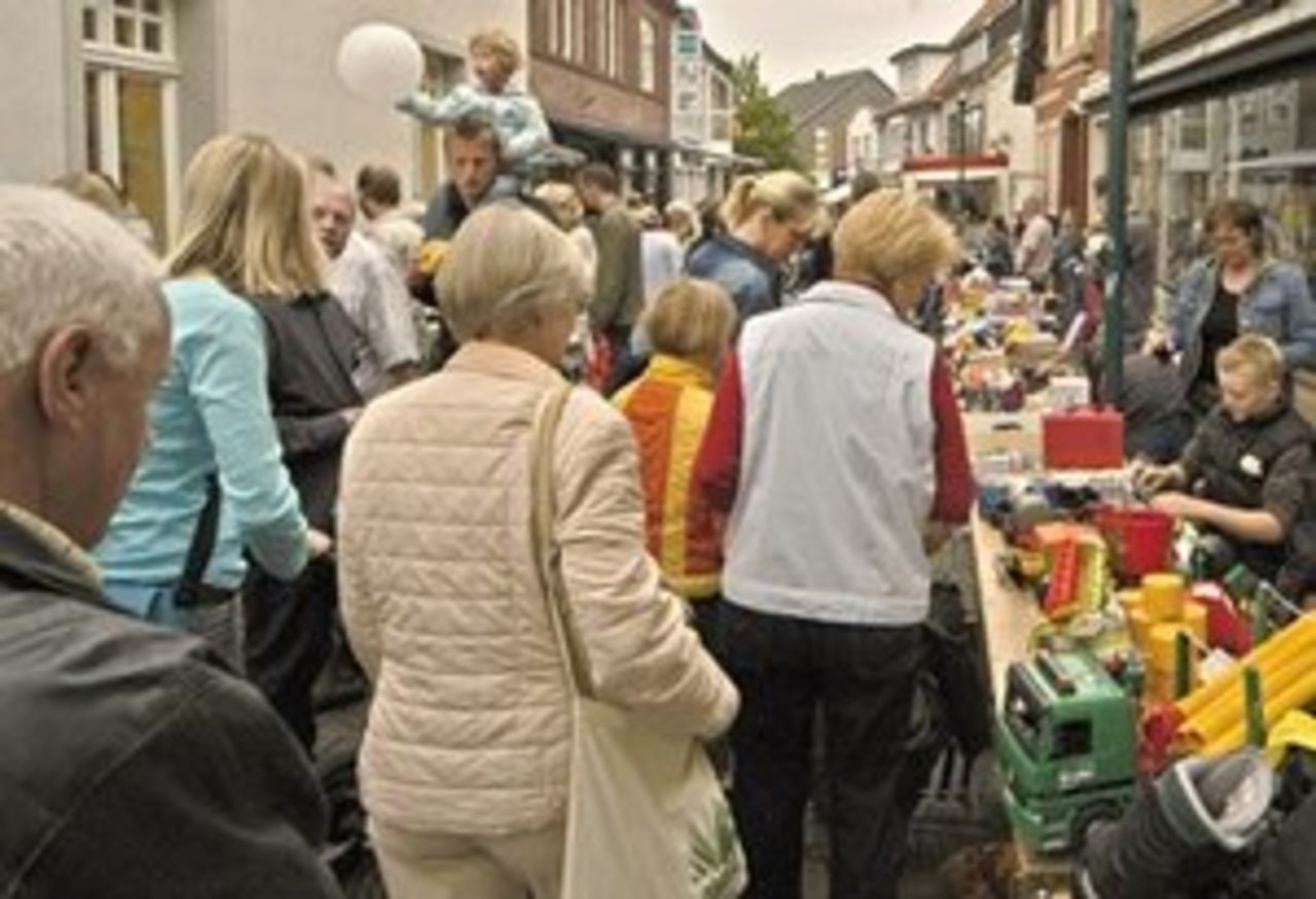 Ankündigung für den Ferienflohmarkt rund um den Brunnen
