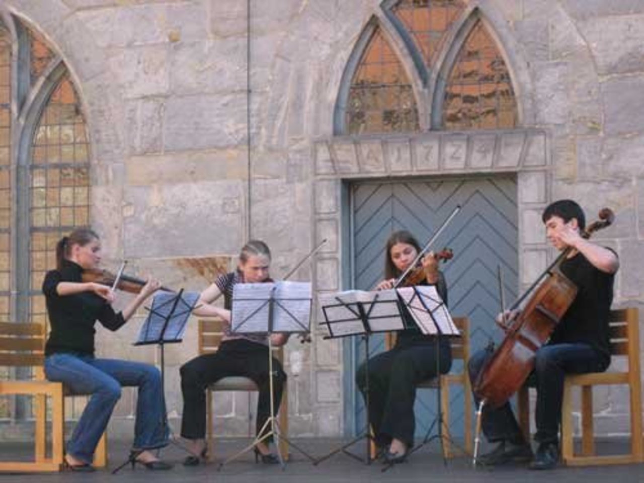 Meisterschüler im Bahnhof Lohne Image 1