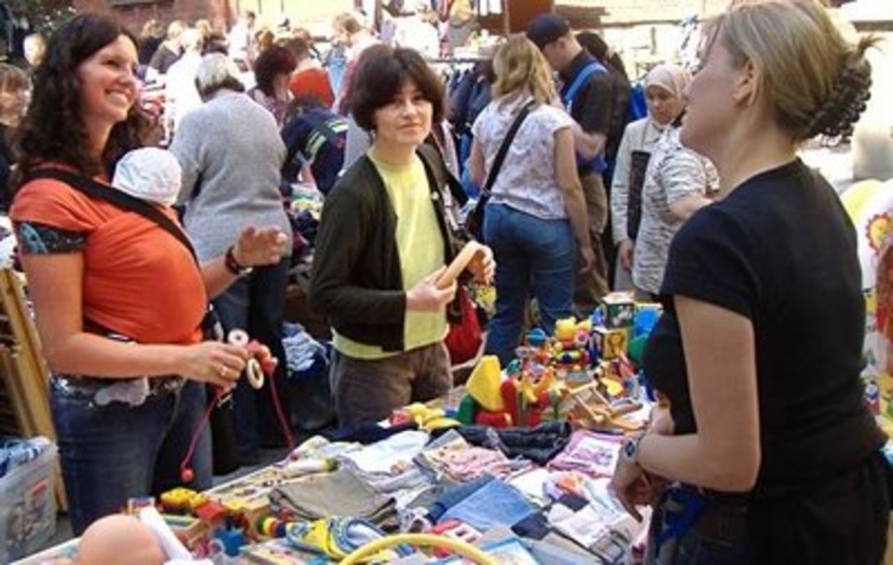 Herbstkirmes beginnt mit großem Floh- und Trödelmarkt