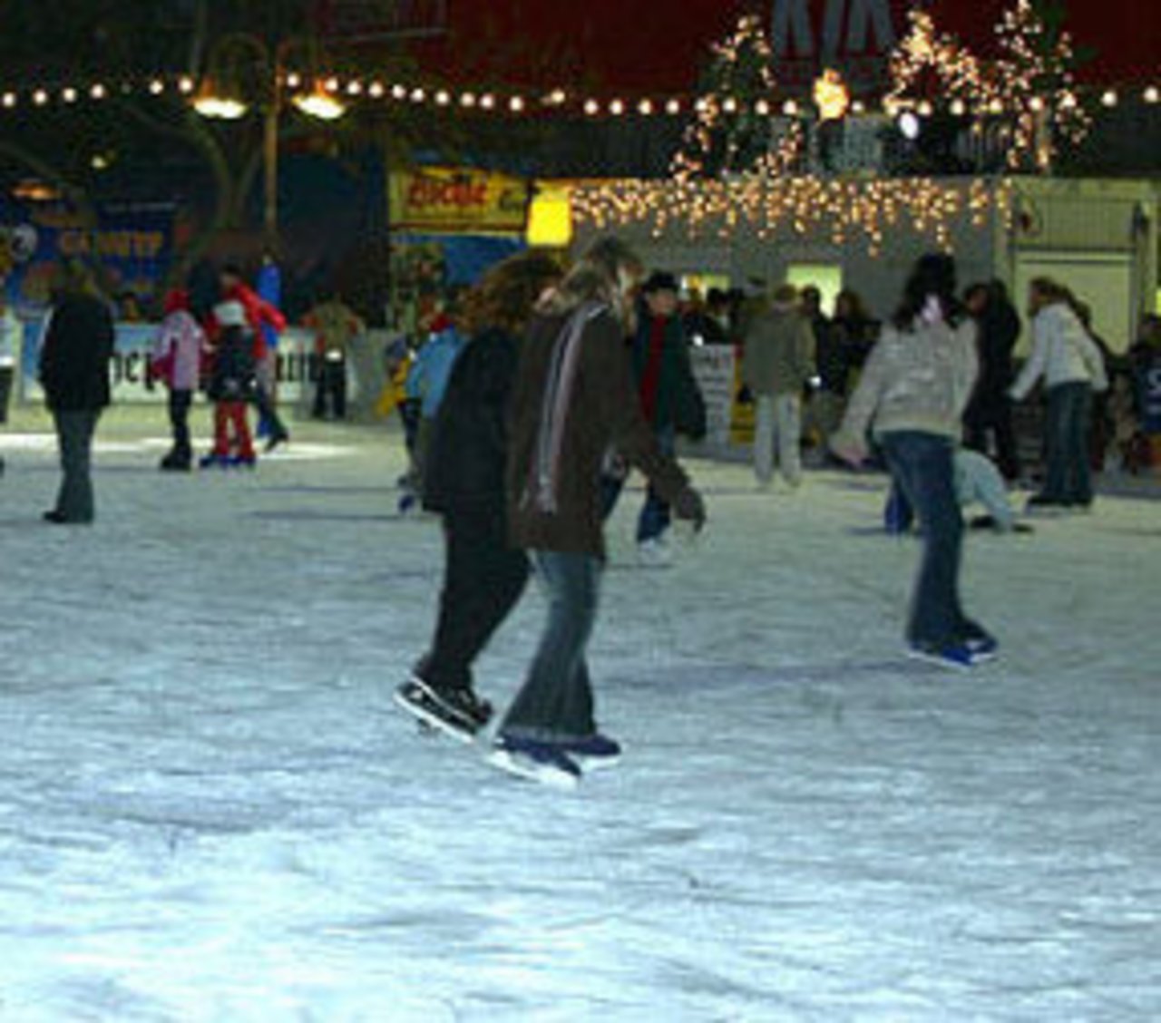 Weihnachtsmarkt und Eisbahn ab 26. November offen Image 1