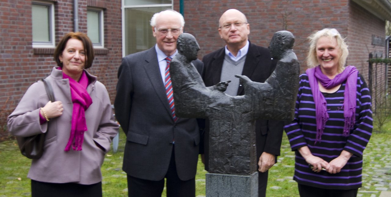 Skulptur Disput schmückt jetzt das Ludgerus-Werk
