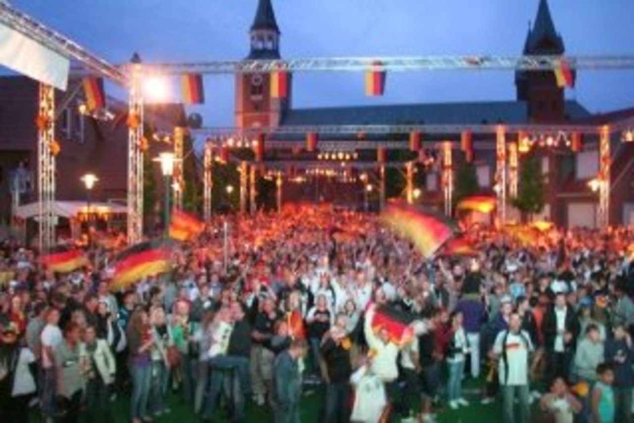 Großartiger Start für die die Fanmeile / Fanmeilen-Party am 18.06.2010