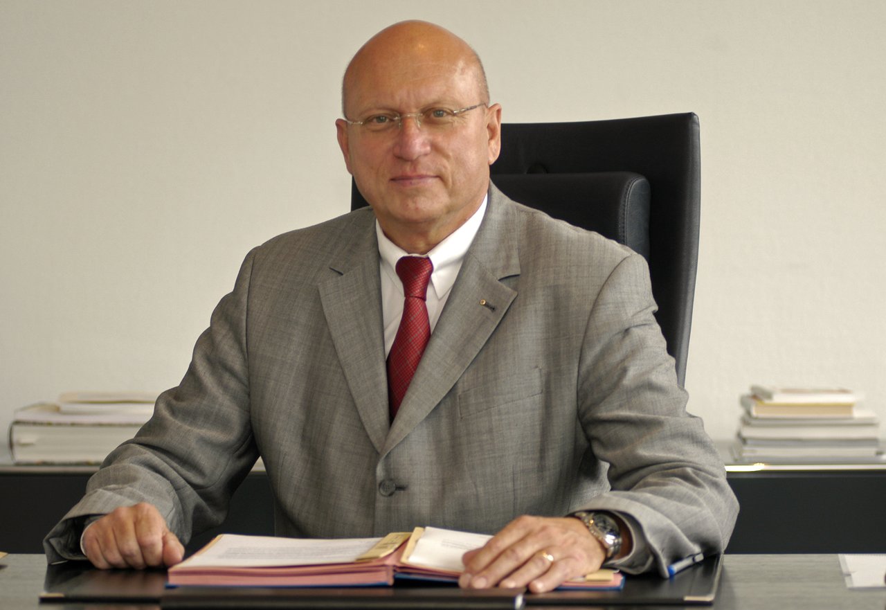 Bürgermeister Niesel feiert Abschied mit Gästen und Mitarbeitern
