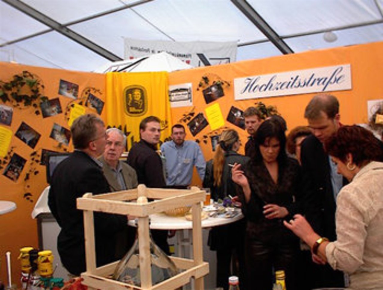 Die Stände der 2. Lohner Gewerbeschau im Bild Image 25