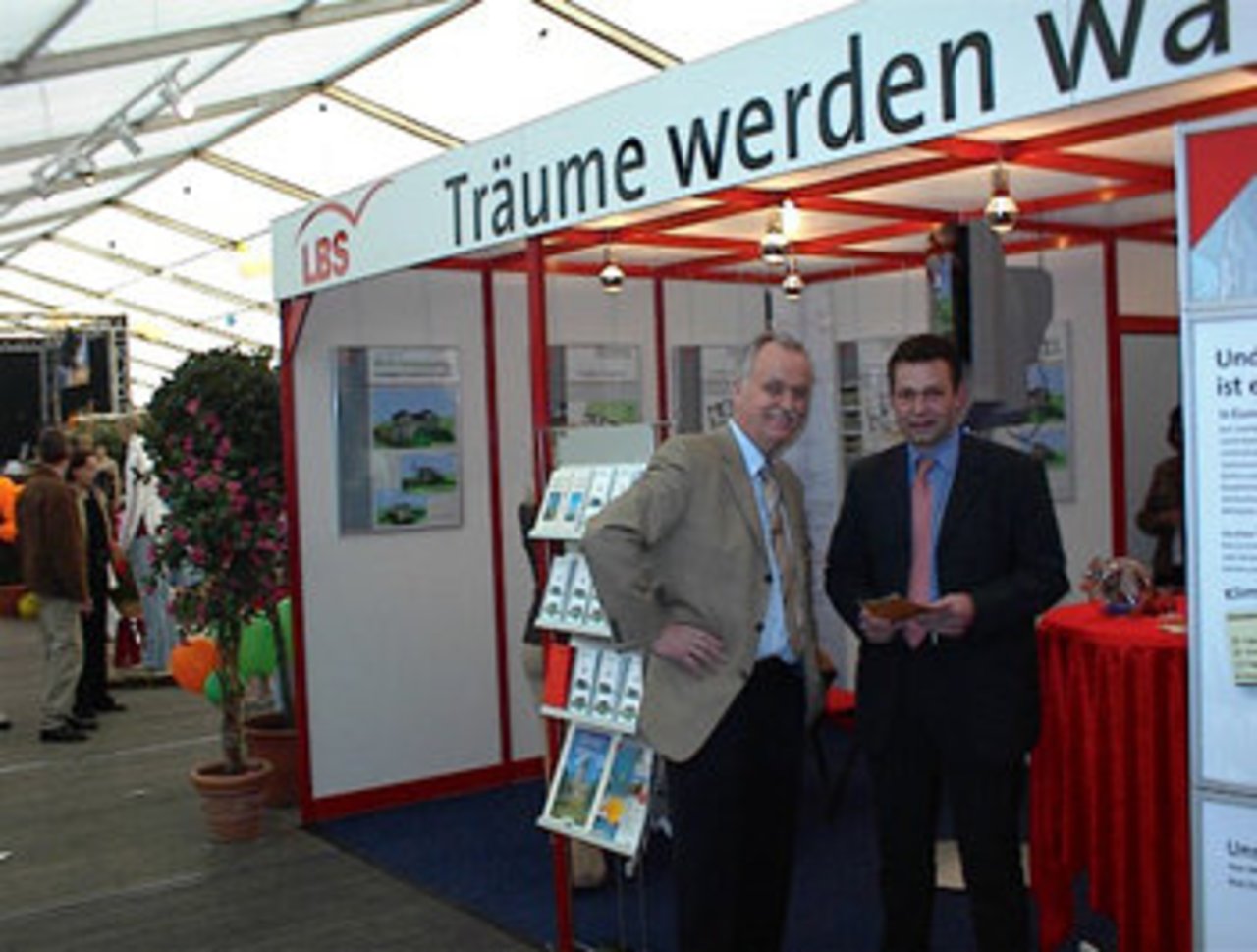 Die Stände der 2. Lohner Gewerbeschau im Bild Image 69