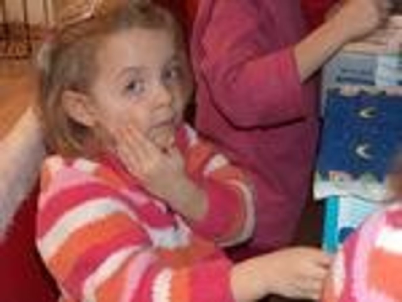 Märchenhafte Weihnacht 30.11.05: "Basteln & Spielen mit Zakk und Bob" Image 3