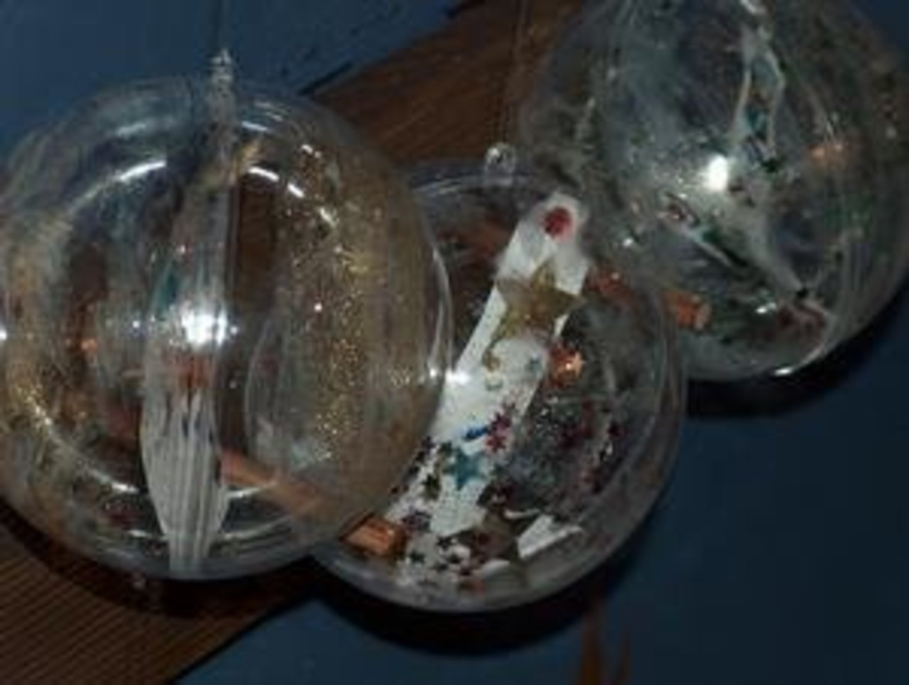Märchenhafte Weihnacht 2.12.05: "Wir basteln Zauberkugeln" Image 13