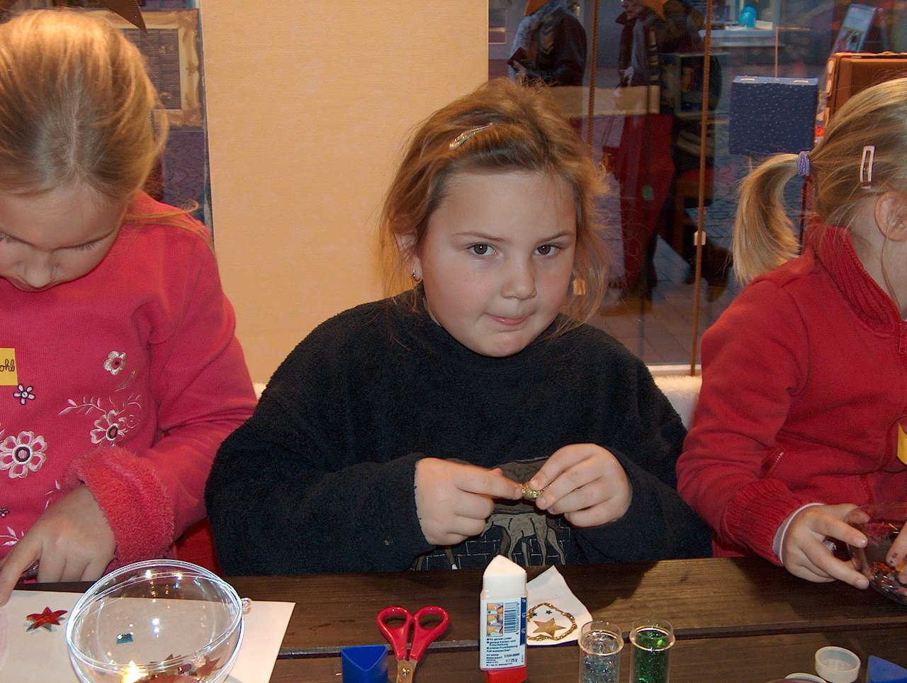 Märchenhafte Weihnacht 2.12.05: "Wir basteln Zauberkugeln"