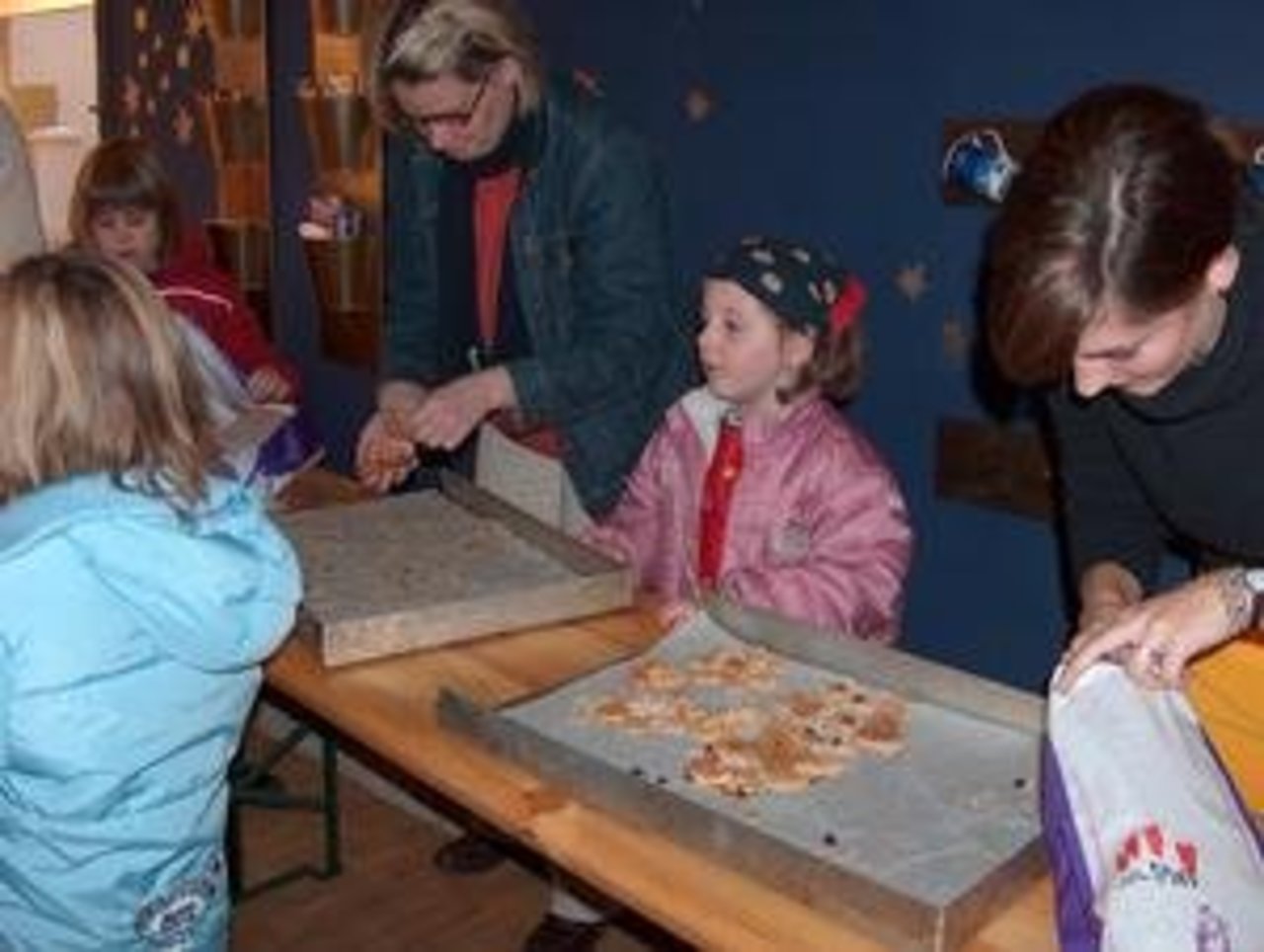 Märchenhafte Weihnacht 3.12.05: "Weihnachtsbäckerei" Image 17