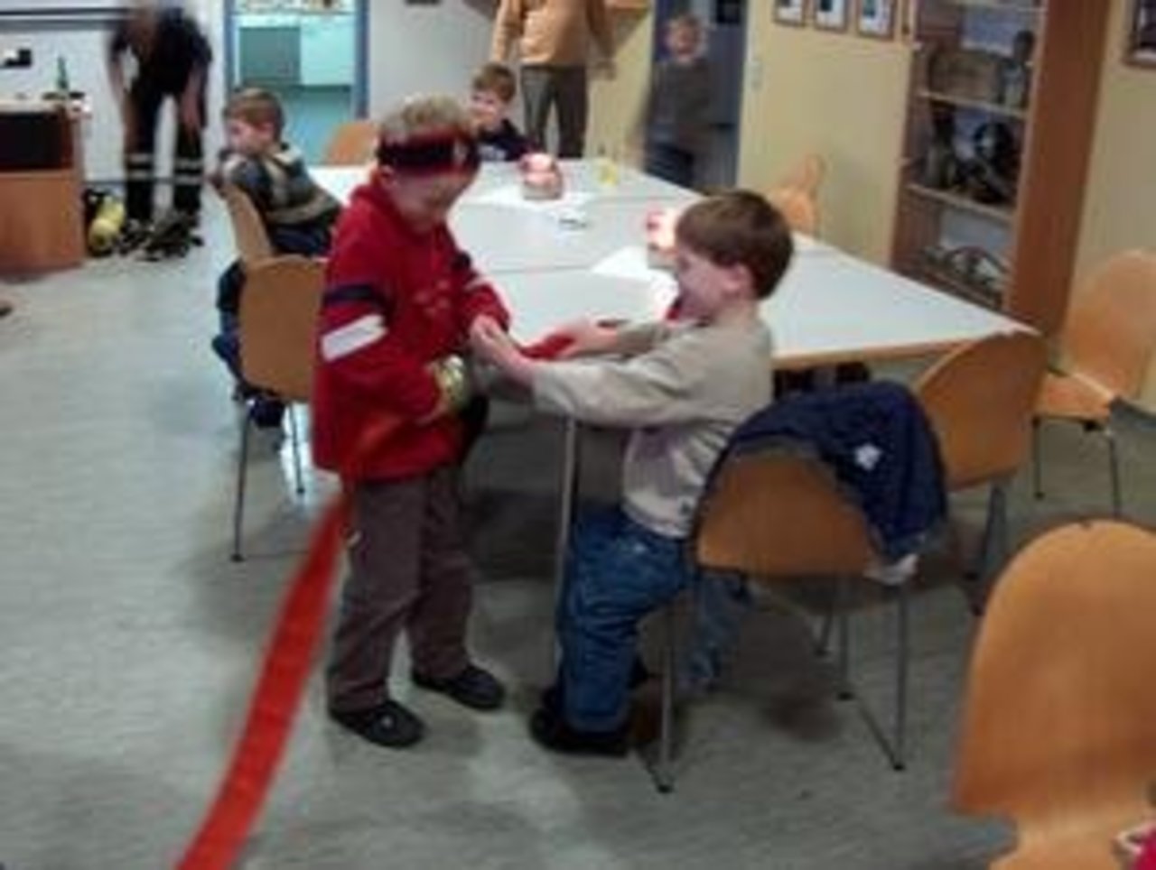 Märchenhafte Weihnacht 5.12.05: "Zu Gast bei der Feuerwehr" Image 14