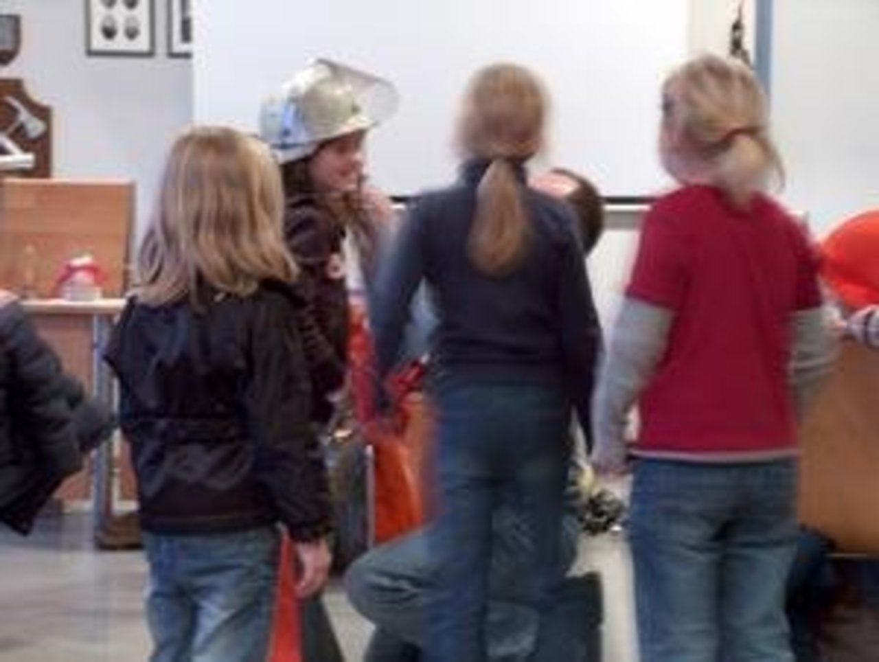 Märchenhafte Weihnacht 5.12.05: "Zu Gast bei der Feuerwehr" Image 4