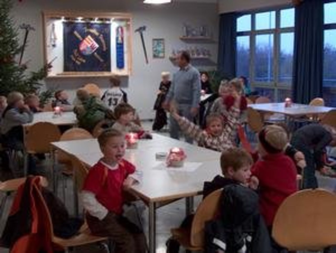 Märchenhafte Weihnacht 5.12.05: "Zu Gast bei der Feuerwehr" Image 7