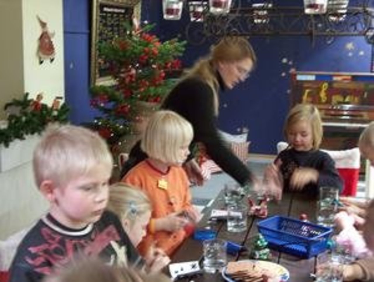 Märchenhafte Weihnacht8.12.05: "Ein Geschenk für Mama" Image 15