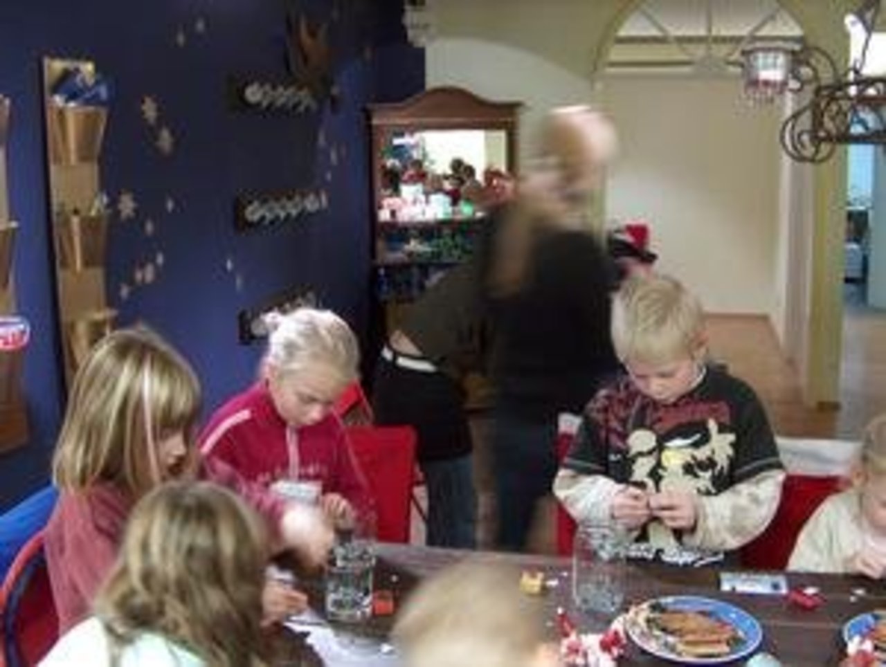 Märchenhafte Weihnacht8.12.05: "Ein Geschenk für Mama" Image 4