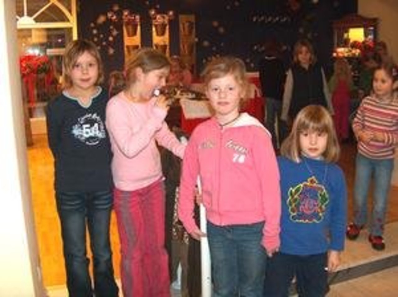 Märchenhafte Weihnacht19.12.05: "Ein Geschenk für Mama" Image 11