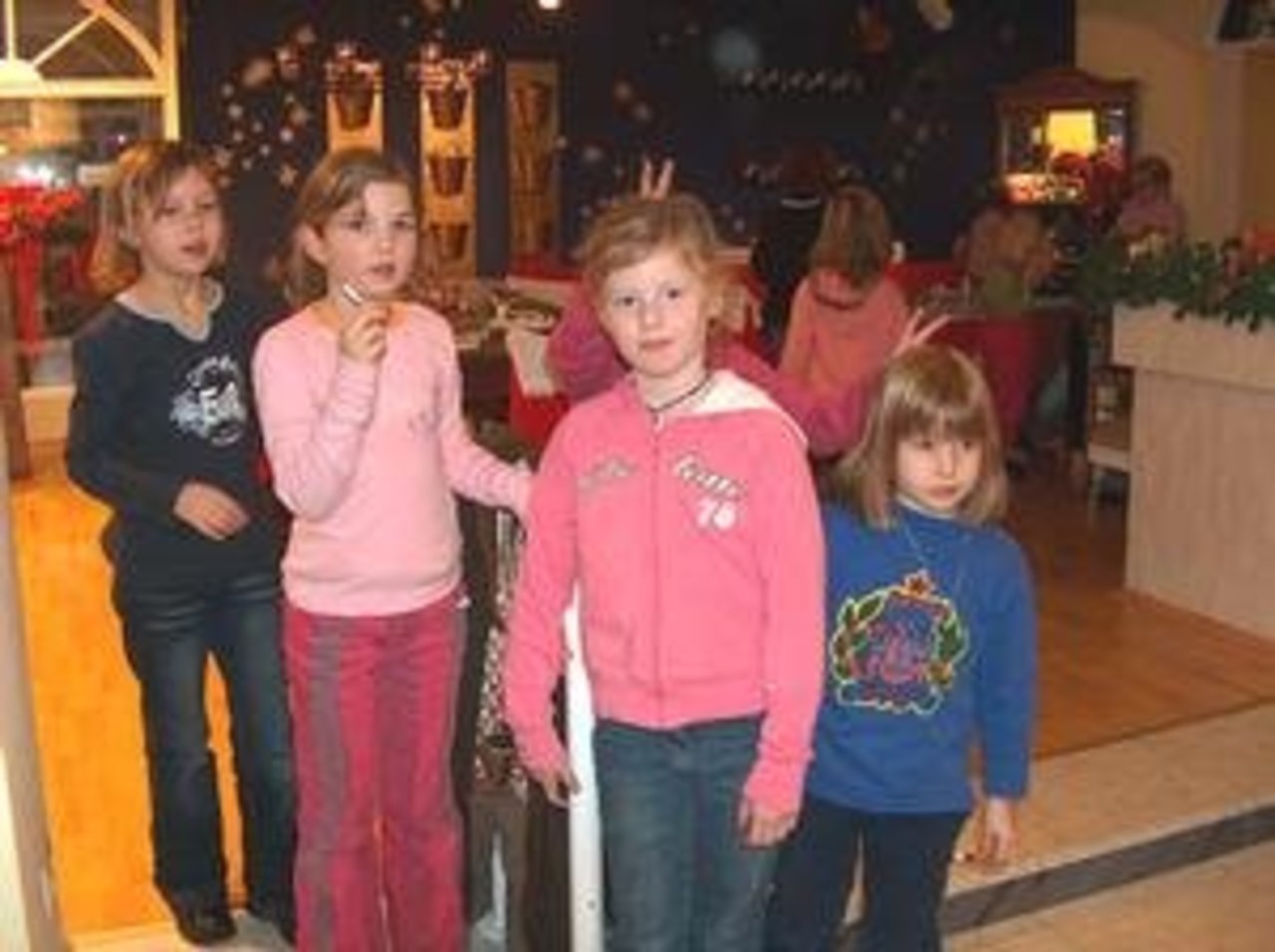 Märchenhafte Weihnacht19.12.05: "Ein Geschenk für Mama" Image 10